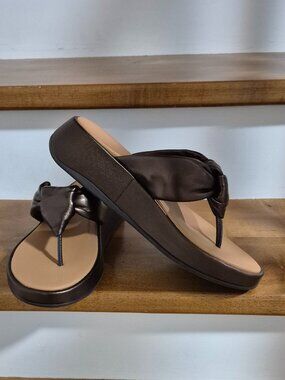 FITFLOP - SOFT LEATHER KNOT - TOE POST SANDALS - Size 8.5 US.  (40 EU)    NWT